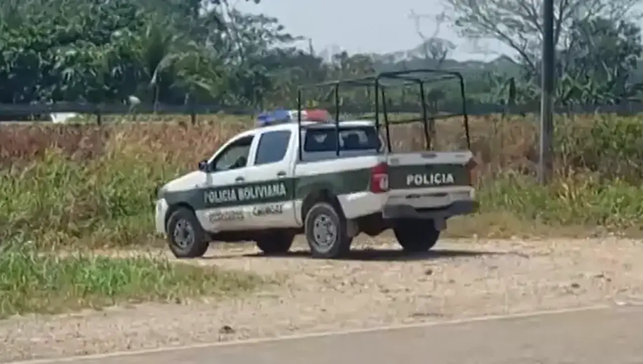 Hallan a un hombre con dos disparos en el pecho y las manos atadas a un lado de la ruta nueva Santa Cruz – Cochabamba