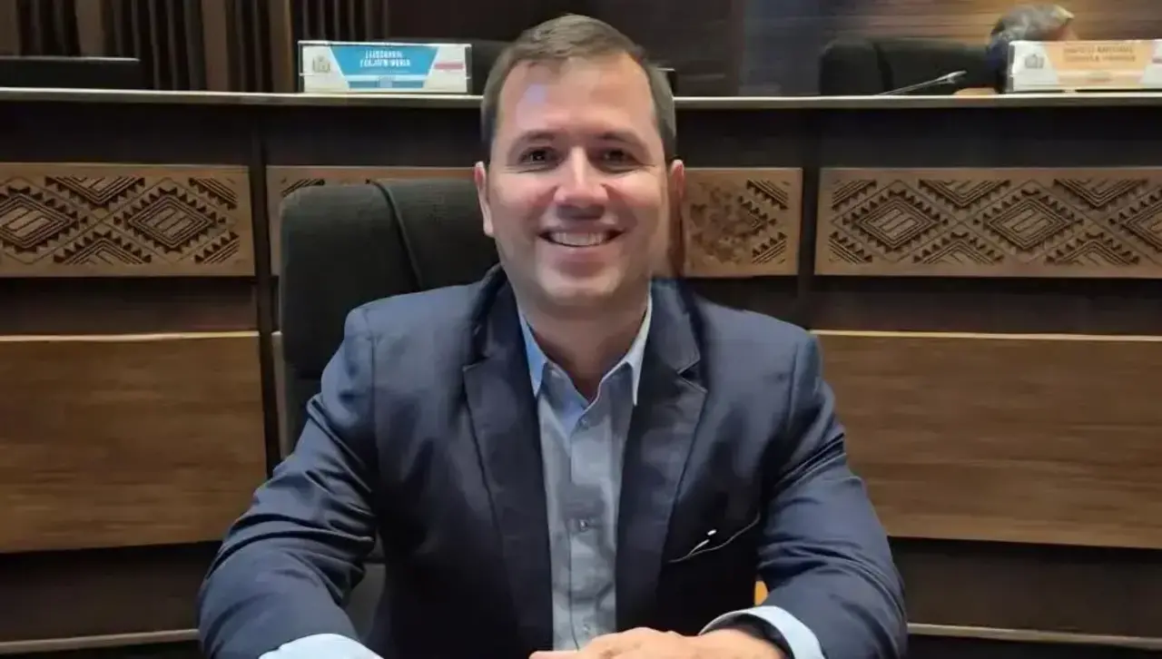 Senador denuncia que vocal que admitió amparo contra censura de Espinoza tiene una hija que trabaja en el BCB