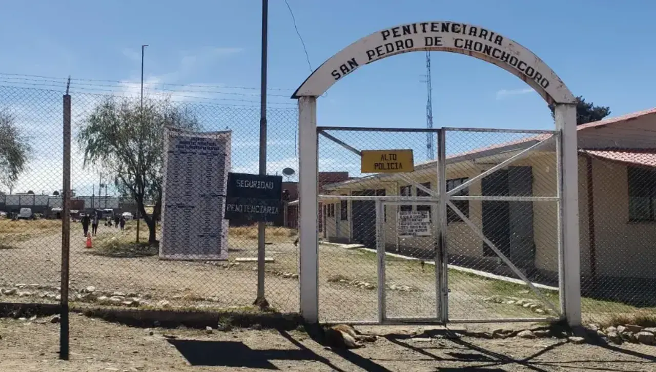 Suspenden audiencia de tres policías investigados por la fuga de un miembro del PCC de Chonchocoro