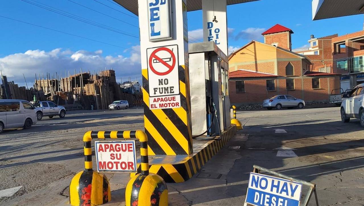 Transportistas de los Yungas denuncian incumplimiento del Gobierno en la distribución de combustible
