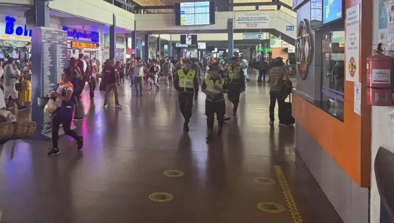 Pese a bloqueo en Charagua, las salidas hacia el sur del país son regulares, informan en la Terminal Bimodal