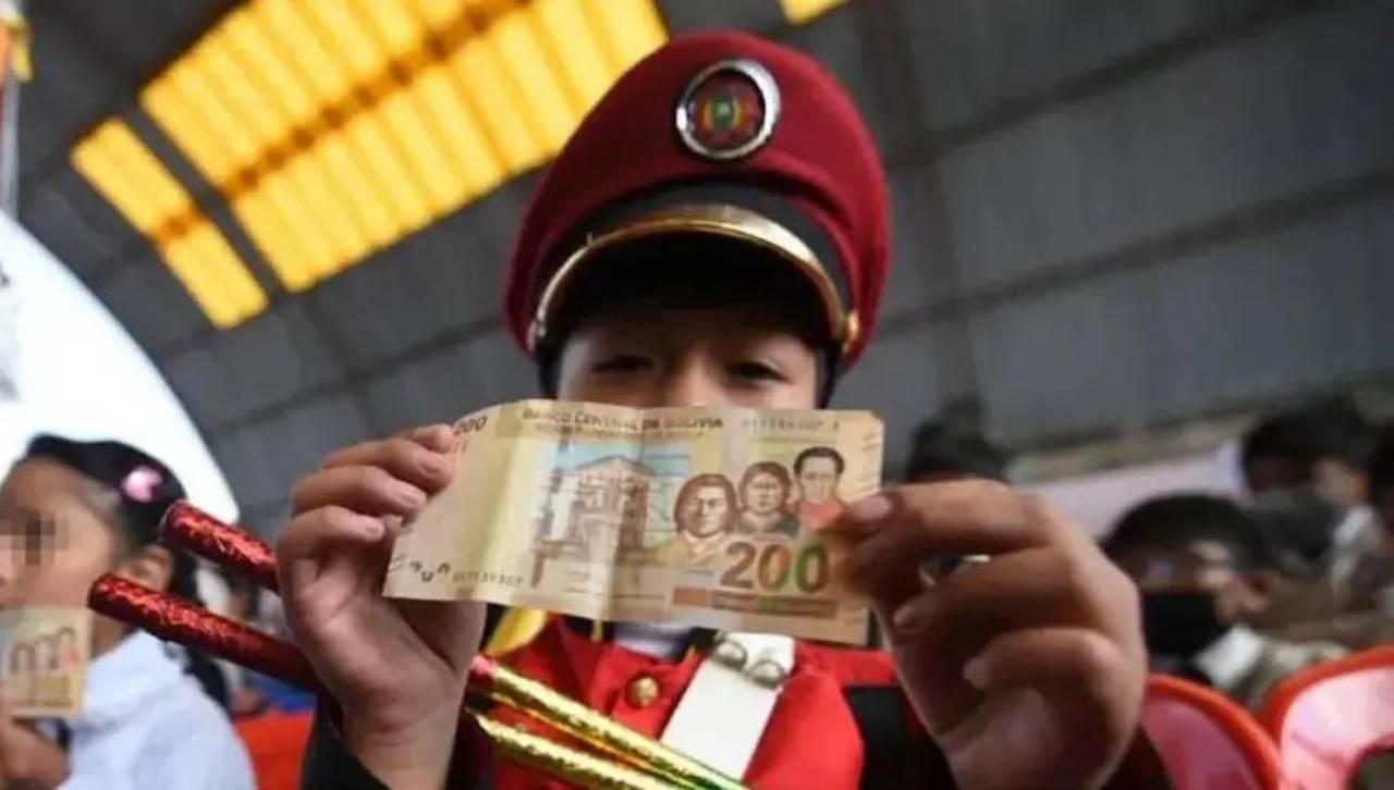 Bono Juancito Pinto: Dirigente de padres en La Paz pide que se informe cronograma de pago