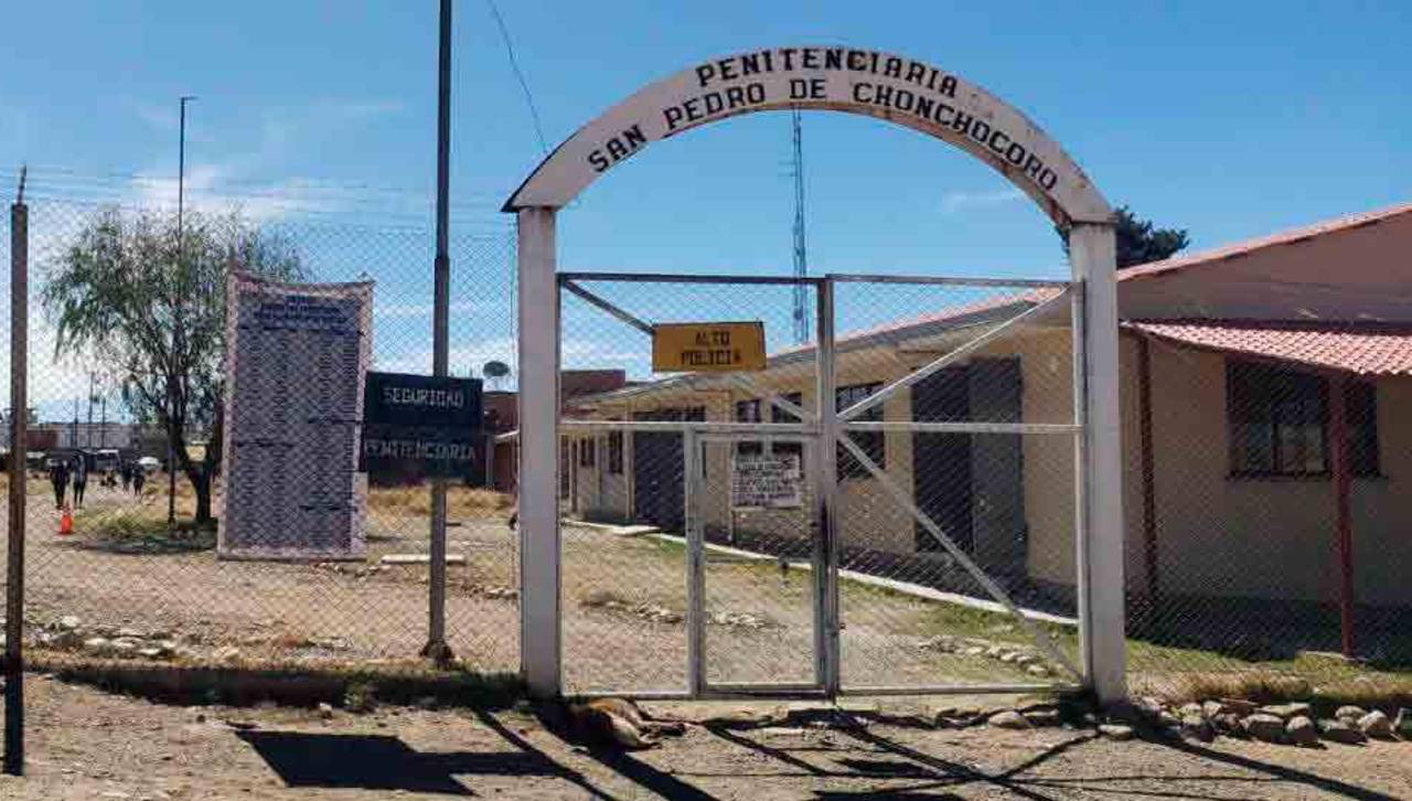 Régimen Penitenciario indaga ingreso de arma de fuego a Chonchocoro y revela identidad de reo muerto