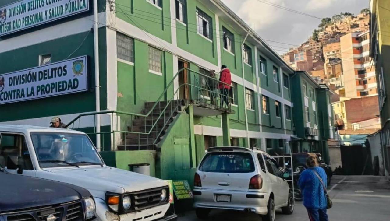 La Paz: Cansados de ‘jaladores de carteras’ los vecinos en Vino Tinto activan plan para lanzar alertas 
