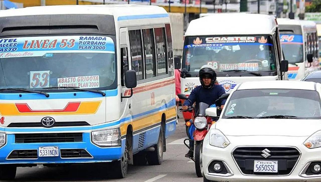 Transportistas advierten con paro nacional de 24 horas, tras dar plazo al Gobierno para solucionar la escasez de combustible