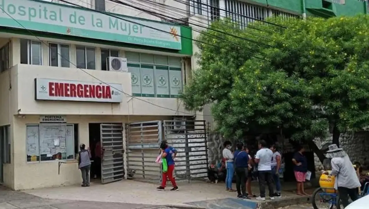 Maternidad cruceña niega cambio de bebé y atribuye error a transcripción en certificado de óbito