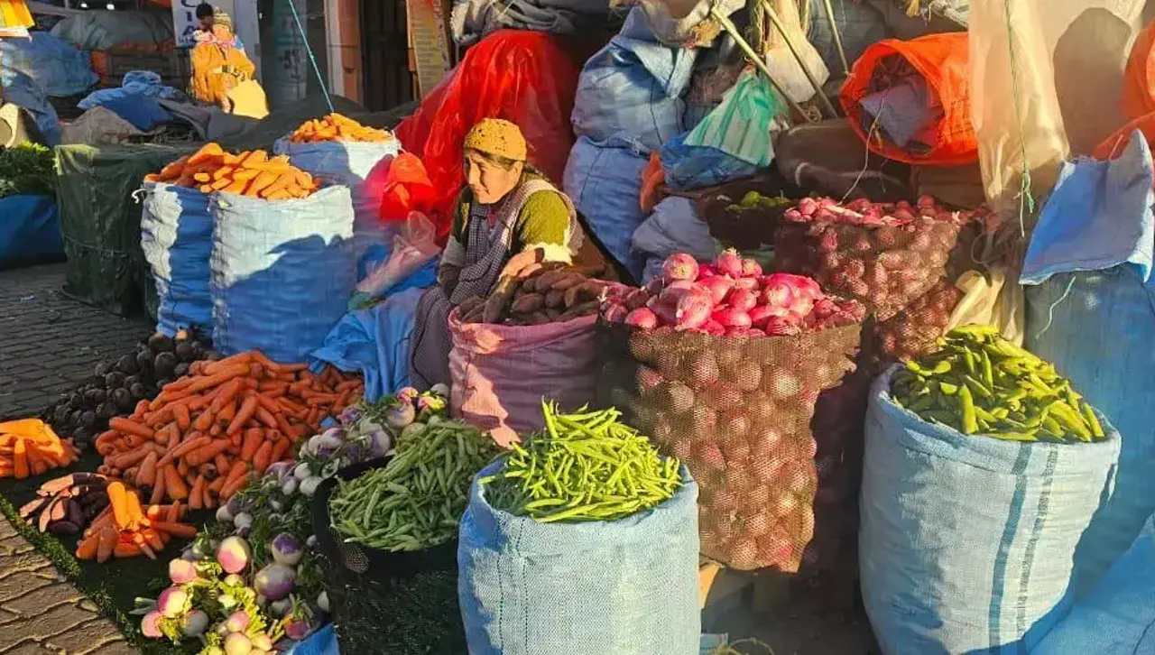 Comerciantes atribuyen alza del precio de verduras en El Alto al diésel y al costo del transporte