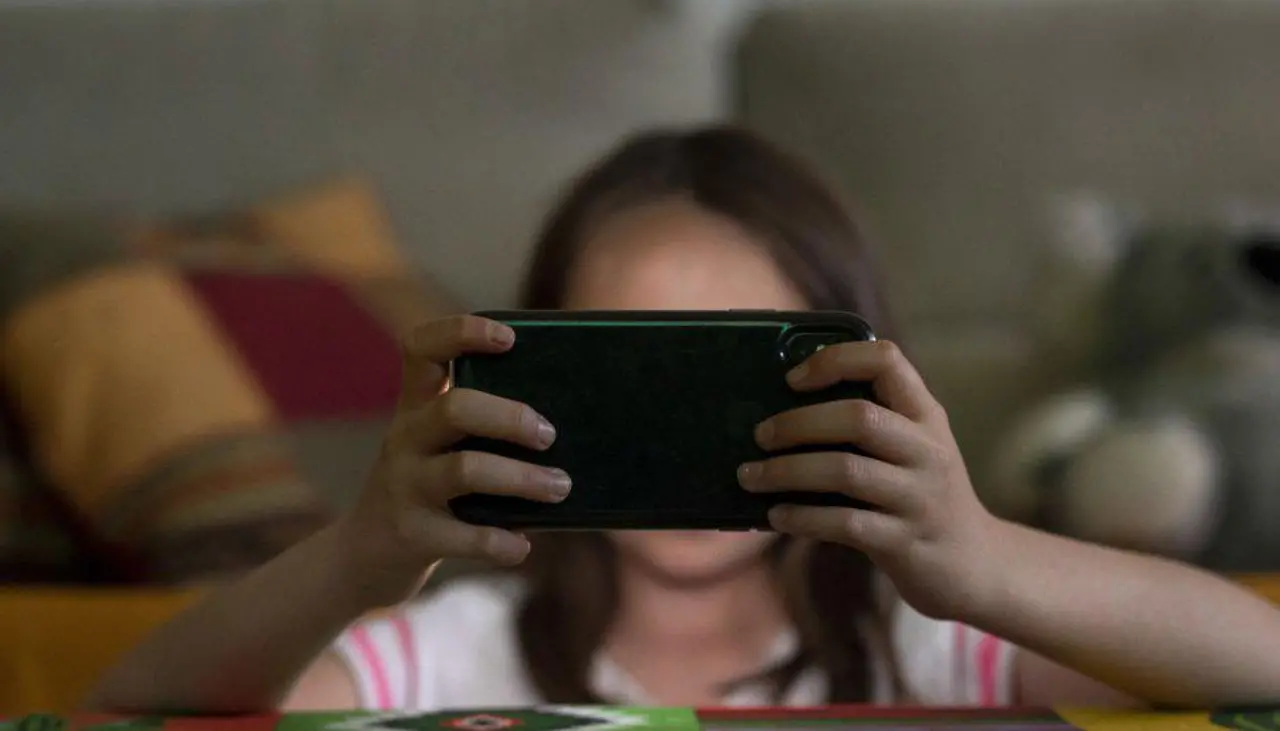 Diputados sancionan ley que busca “proteger la integridad” de menores de edad en entornos digitales