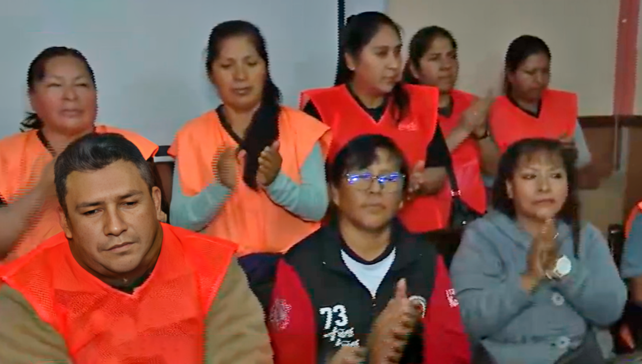 Trabajadores de salud de Cochabamba levantan medidas de presión tras firmar acuerdo con la Gobernación