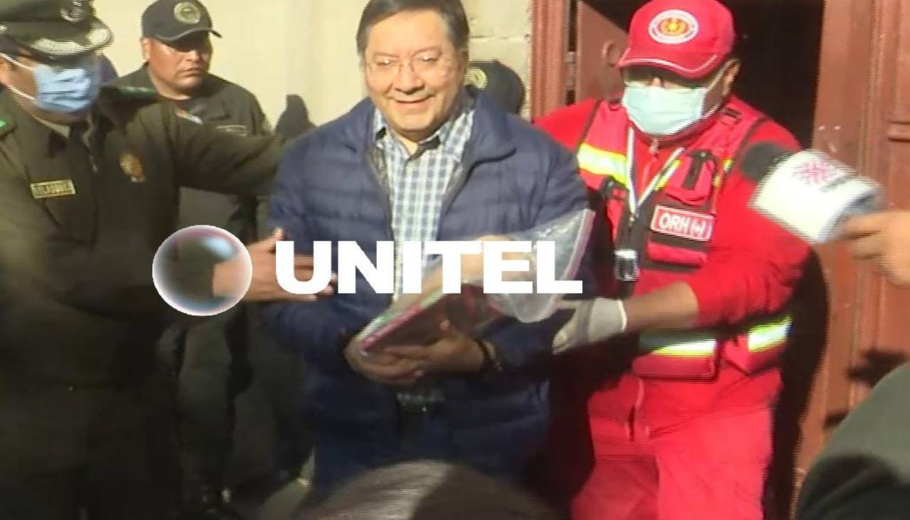 Con resguardo policial, Luis Arce sale de San Pedro rumbo a un hospital en La Paz