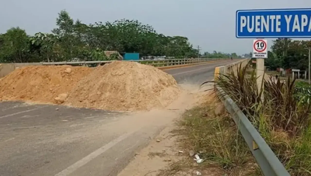 Anuncian bloqueo indefinido en la ruta nueva Santa Cruz - Cochabamba exigiendo fondos para el desayuno escolar