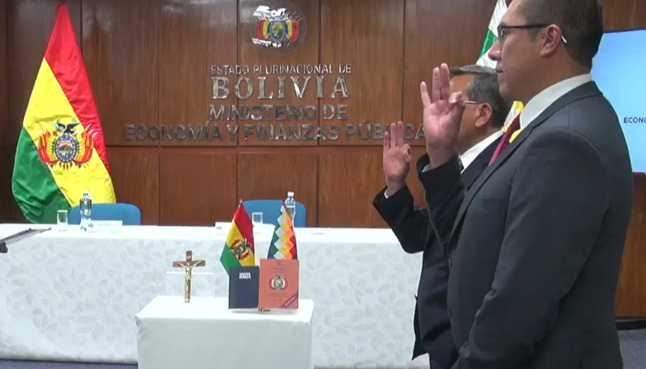Ministro de Economía posesiona a los dos viceministros que lo acompañarán durante su gestión