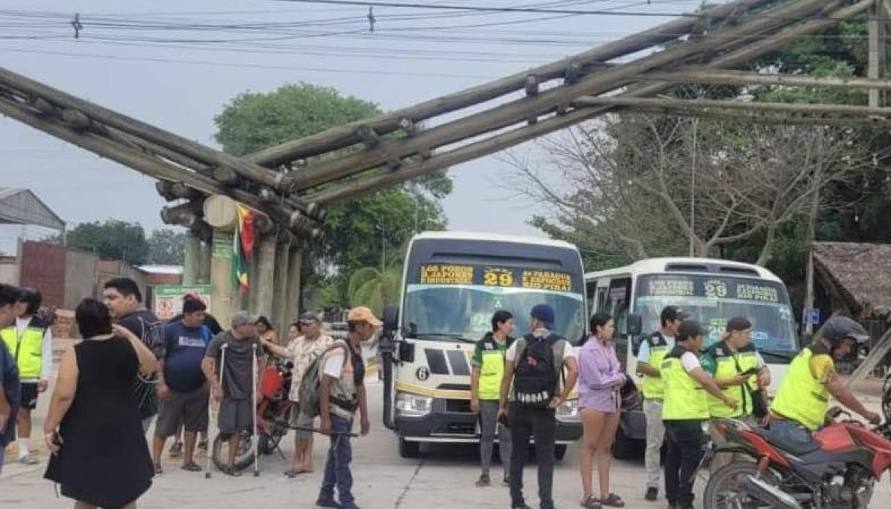 Cabañeros protestaron contra el transporte público en el día de inicio de la circulación por el Puente Cristóbal Roda Daza