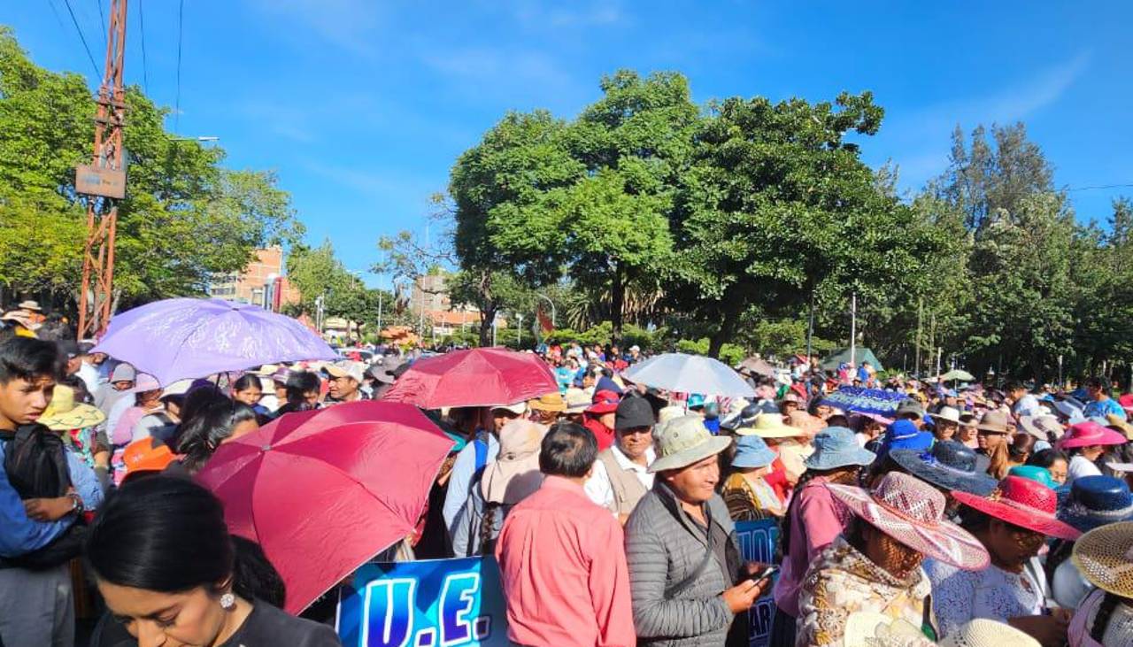 Padres de familia exigen al municipio el arreglo de colegios de la zona sur de Cochabamba
