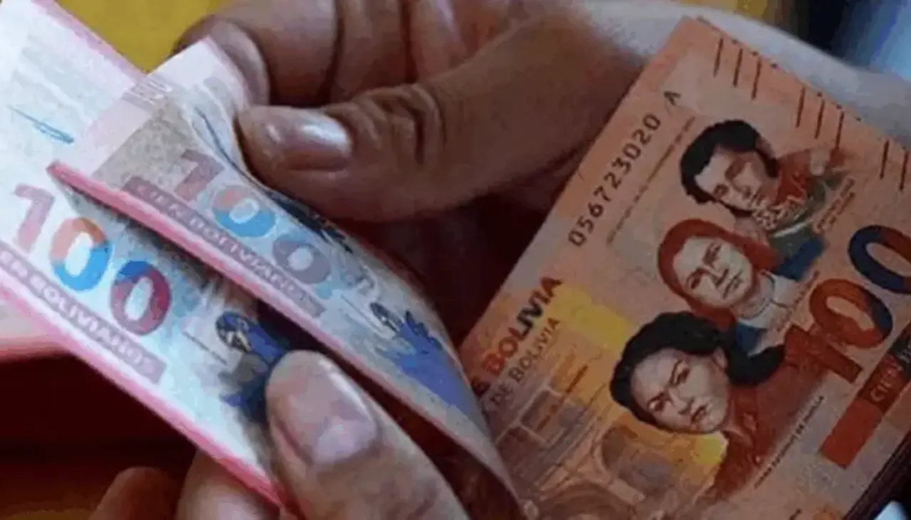Paz anuncia tres decretos: reprogramación de deudas, fondo para transportistas y reducción de su sueldo y el del gabinete