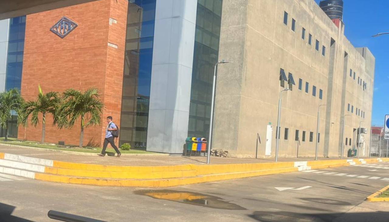 Fiscalía inspecciona oficinas de YPFB en busca de secuestrar documentación relacionada al caso de la exgerente