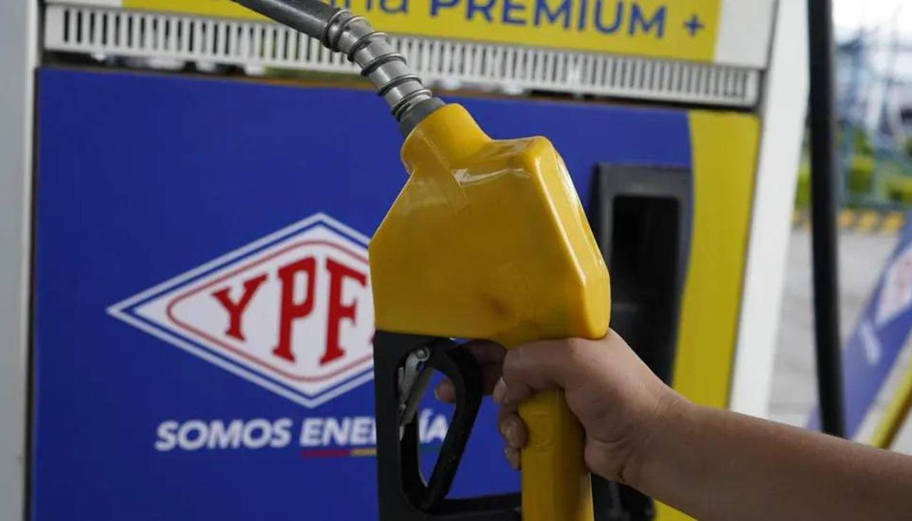 Exministro sobre la gasolina y YPFB: “Estamos entrando en un caos energético y tenemos que parar” la incertidumbre en la población