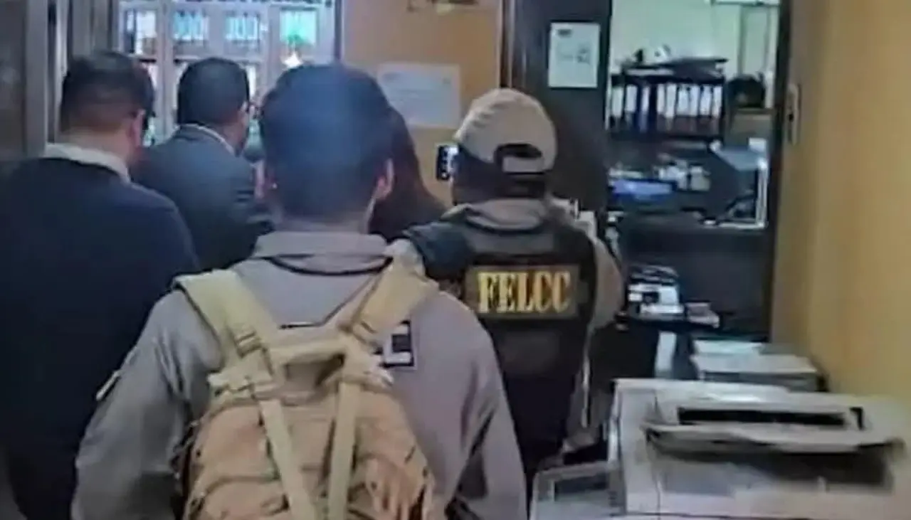 Dictan detención domiciliaria para director de Redes de YPFB de Chuquisaca investigado por presunto enriquecimiento ilícito