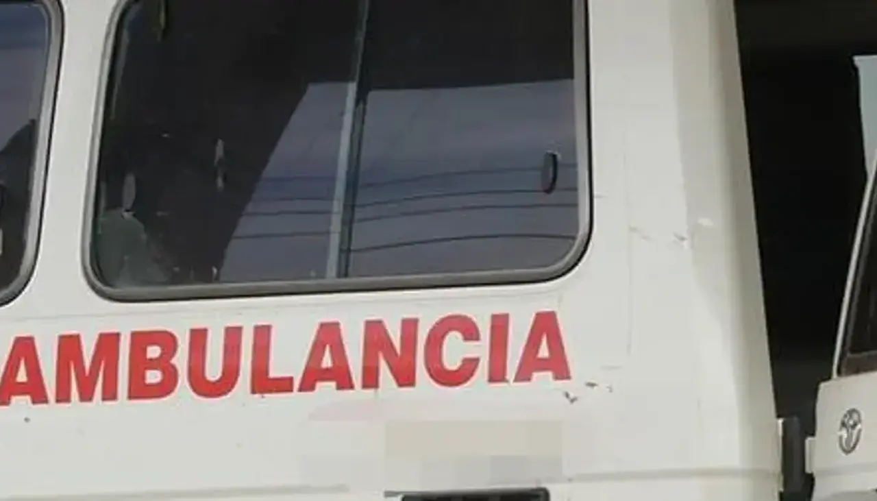 Adolescente queda con la mano atorada en una moledora de carne en un mercado