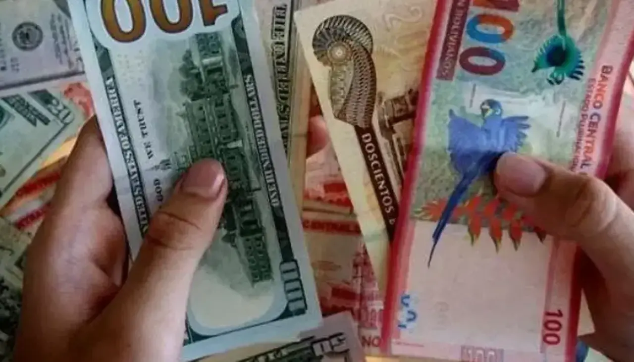 Este lunes el dólar referencial supera por primera vez los Bs 10 para la venta