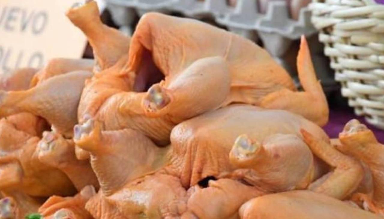 La Paz: El kilo de la carne de pollo se ofrece hasta en Bs 19 en mercados, según vendedoras