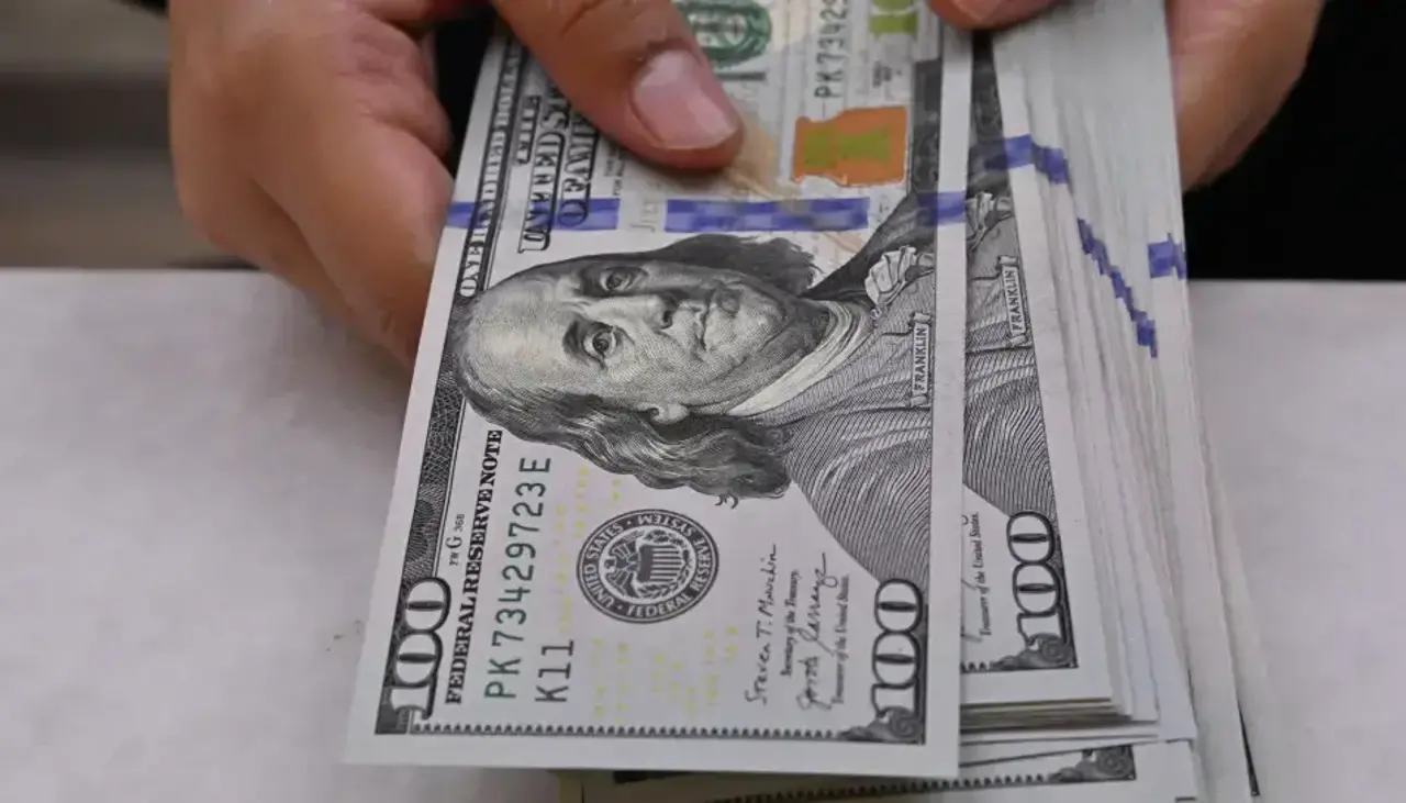 ¿Por qué baja el dólar digital? El INE identifica tres factores 