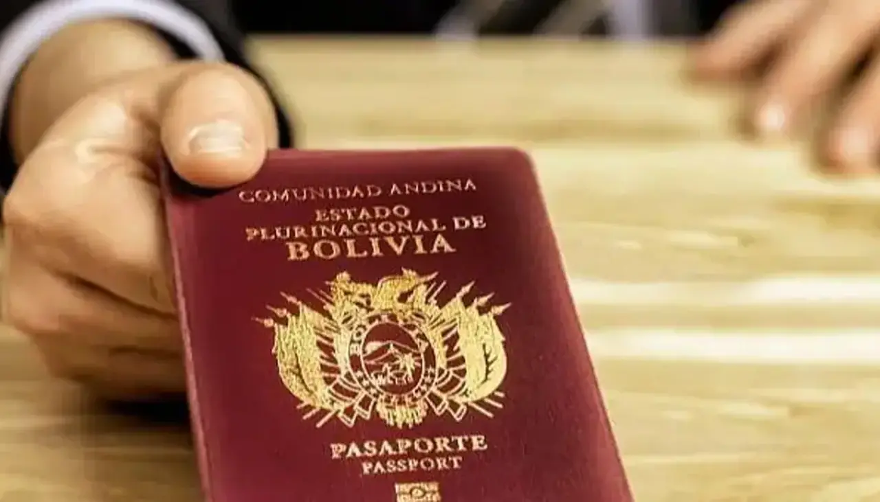 Suspenden provisionalmente la entrega de pasaportes en Bolivia por “daños en equipos”