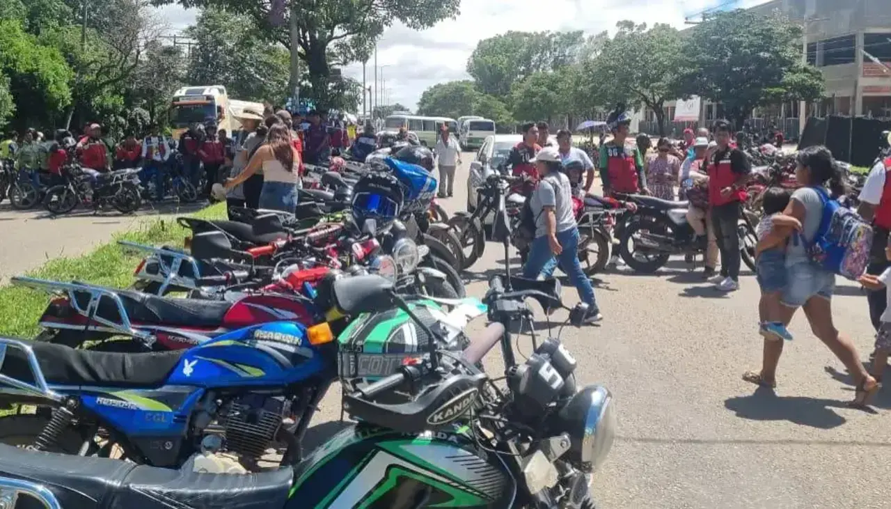Gasolina desestabilizada: Mototaxistas en Santa Cruz advierten con retomar protestas la próxima semana