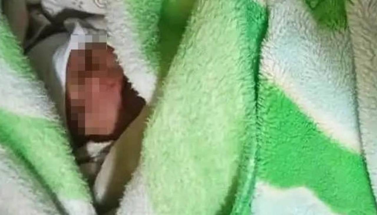 Aparece la mujer que abandonó a su bebé en una calle de La Paz, indica la Defensoría Municipal 