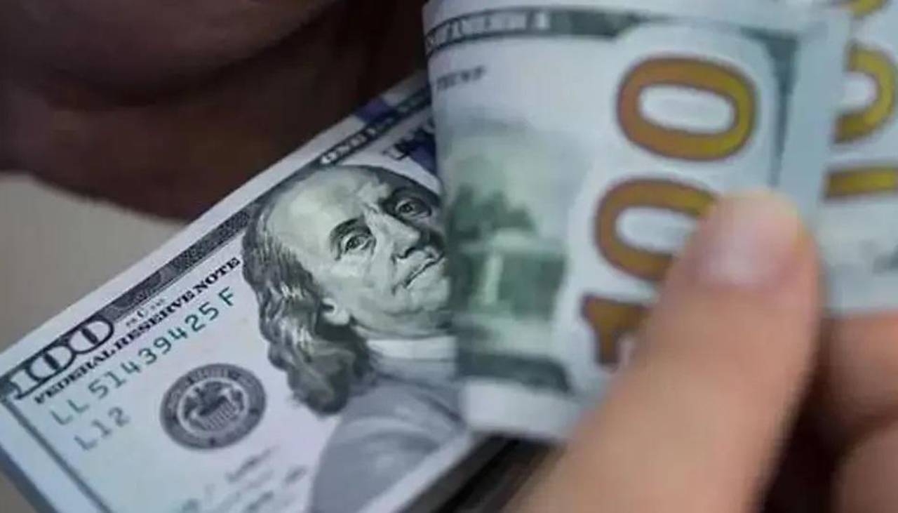 ¿A cuánto está la cotización del dólar en el mercado paralelo en el arranque de semana?