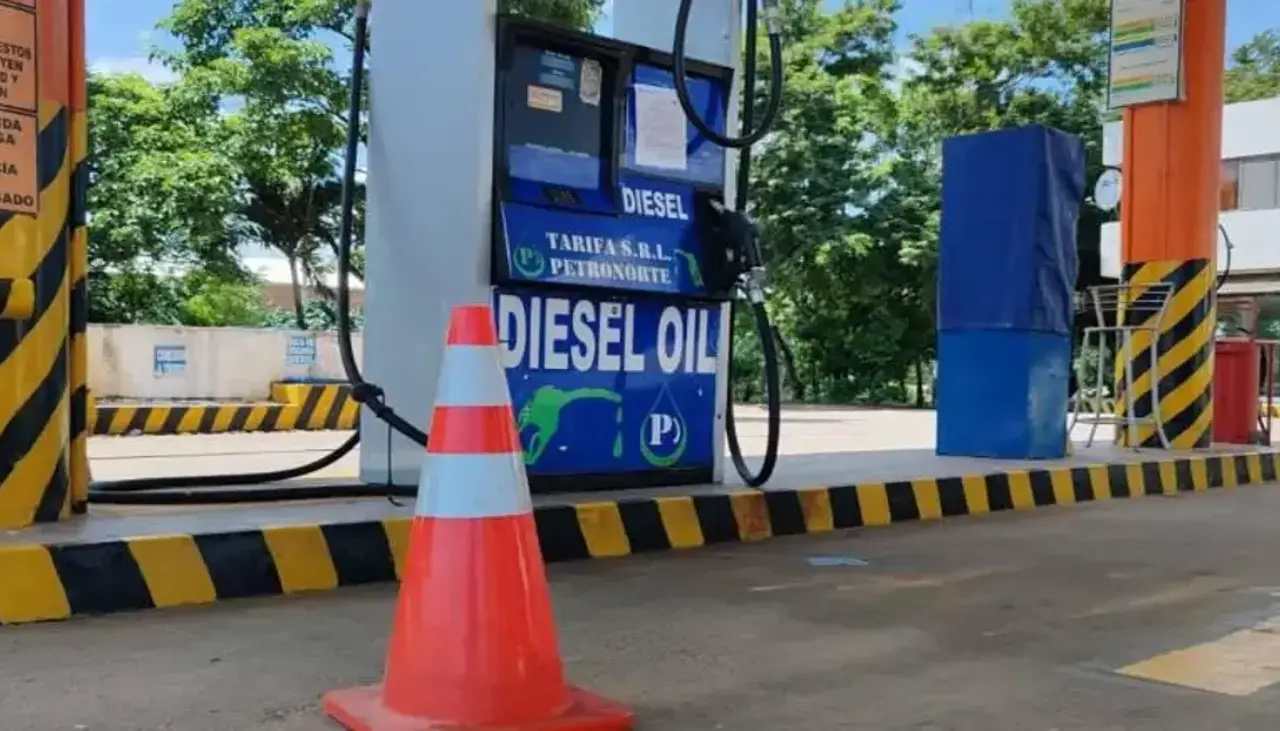 YPFB acuerda entregar tres millones de litros diarios de combustible al sector productivo cruceño, señala la CAO