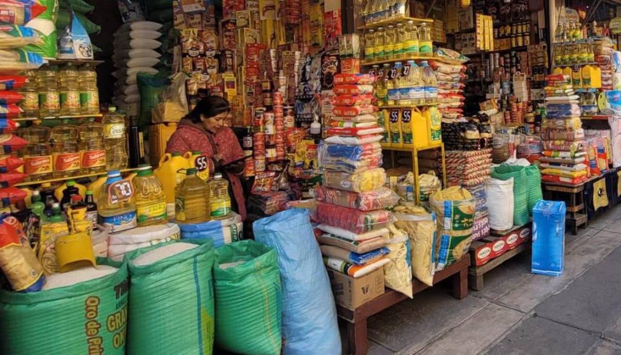 La Paz: Comerciantes reclaman que no hay aceite nacional y dicen que el producto importado está caro