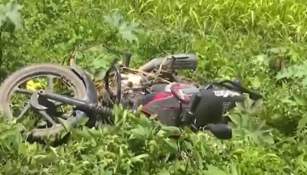Hallan un cuerpo sin vida junto a una motocicleta y a un costado de la ruta Santa Cruz de la Sierra - Camiri