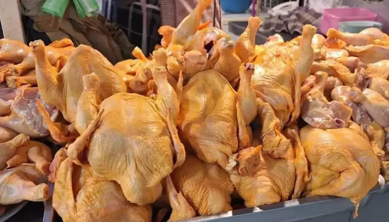 Sube el precio del kilo del pollo en mercados cruceños; el costo de la carne de cerdo se mantiene