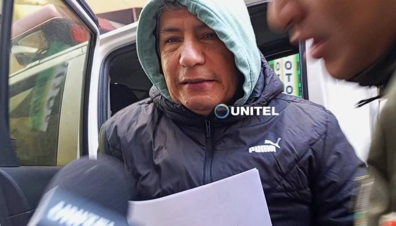 Con escolta policial, el exministro Novillo llega a su audiencia cautelar por el caso radares