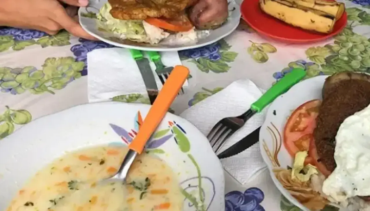 Emprendimiento en El Alto vende almuerzos a Bs 6 para apoyar a familias de escasos recursos