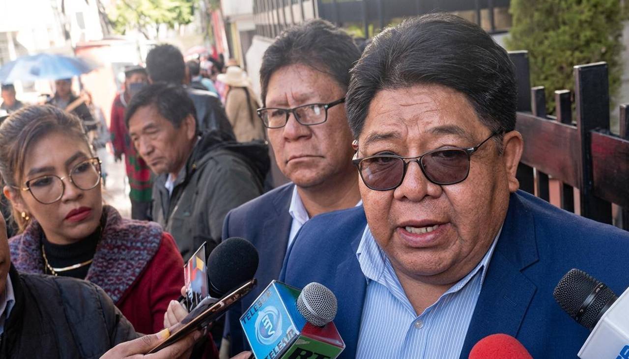 Dirigente de los choferes denuncia que la Gobernación de La Paz no los convocó para definir tarifas interprovinciales 