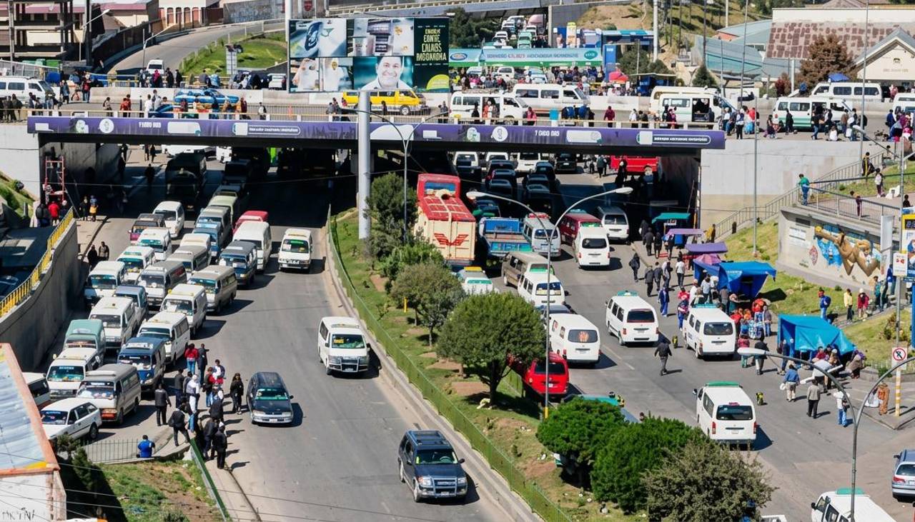 Choferes de El Alto se declaran en emergencia y plantean movilización nacional ante la eliminación de la subvención al diésel