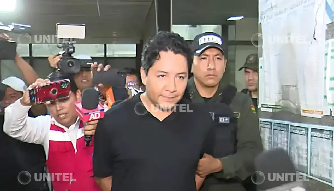 El hijo del expresidente Luis Arce recibe detención domiciliaria y se alista su salida de Palmasola