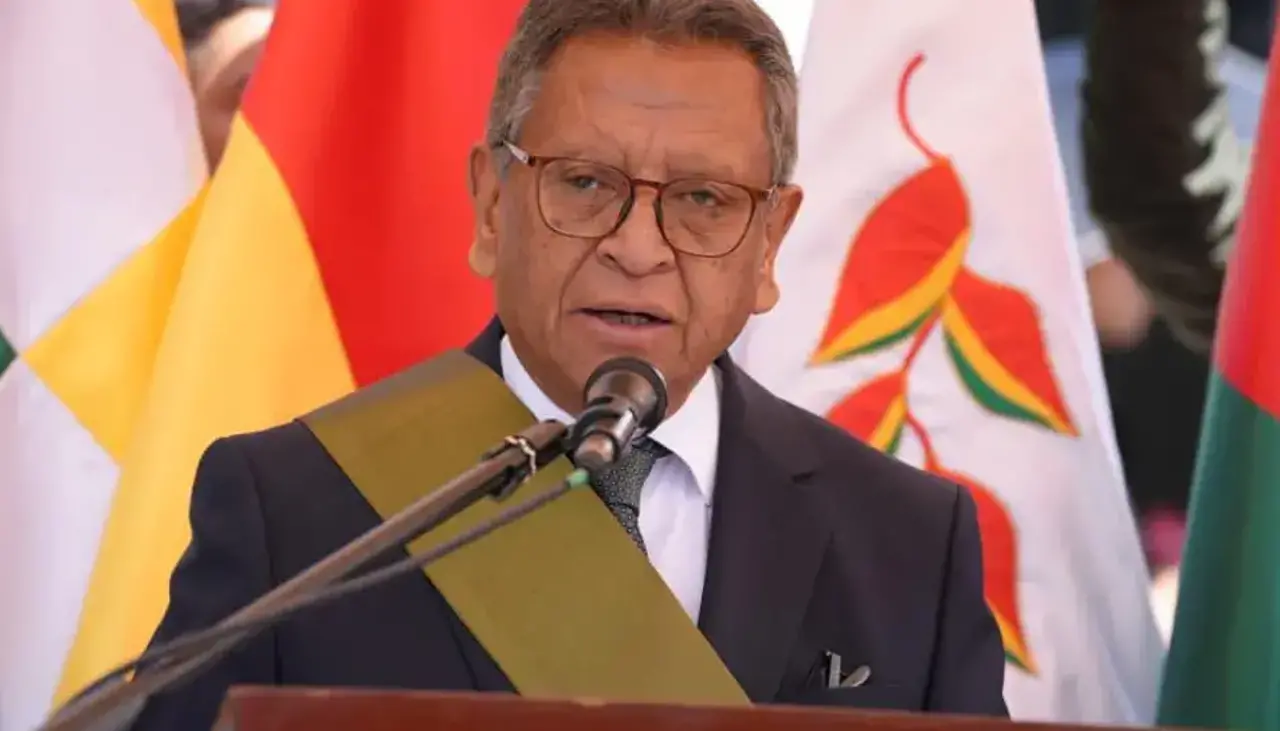 “Es control, no erradicación” de plantaciones de coca, dice el ministro de Gobierno sobre las tareas que se harán en el trópico