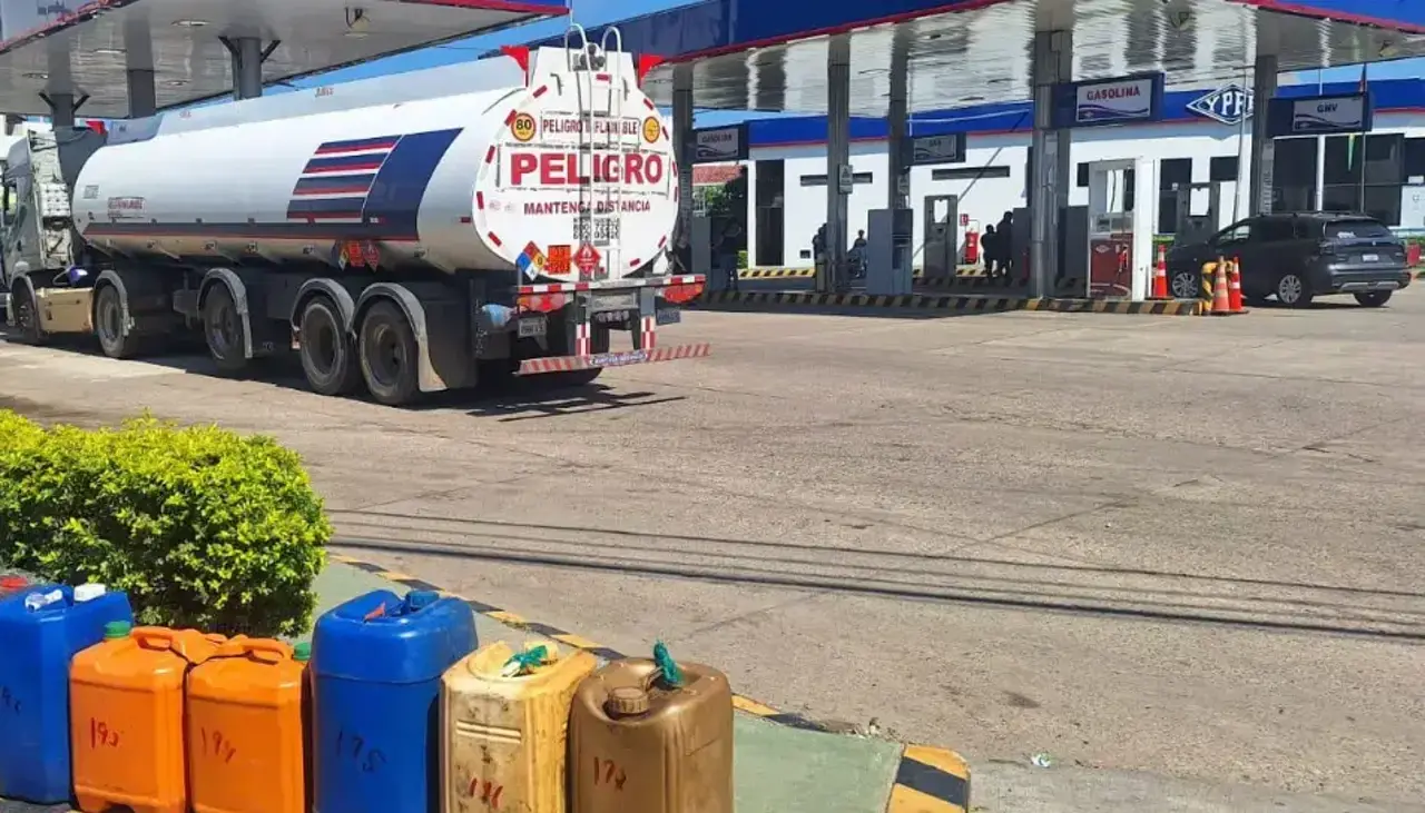 Venta de combustible subvencionado en bidones se realizará con registro y se pone límites para vehículos a GNV, según nuevo decreto