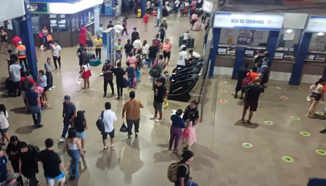 Pasajes suben hasta 50% en la Terminal cruceña por alza del diésel y usuarios piden control a autoridades