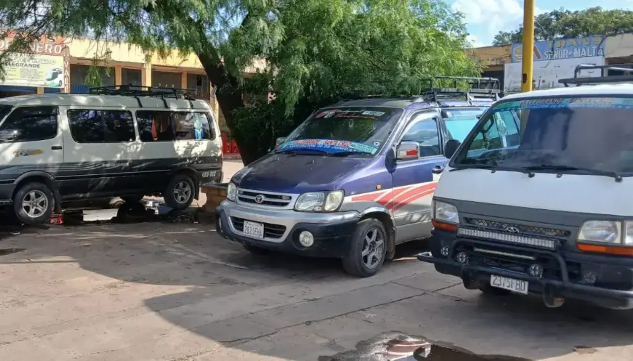 Carnaval: transportistas que viajan a los valles cruceños temen perjuicios por la escasez de combustible