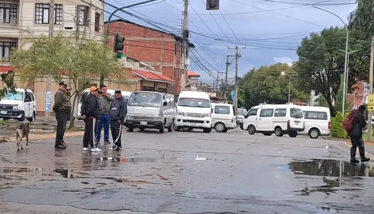 Transporte libre anuncia bloqueos para este jueves en Cochabamba por el DS 5503