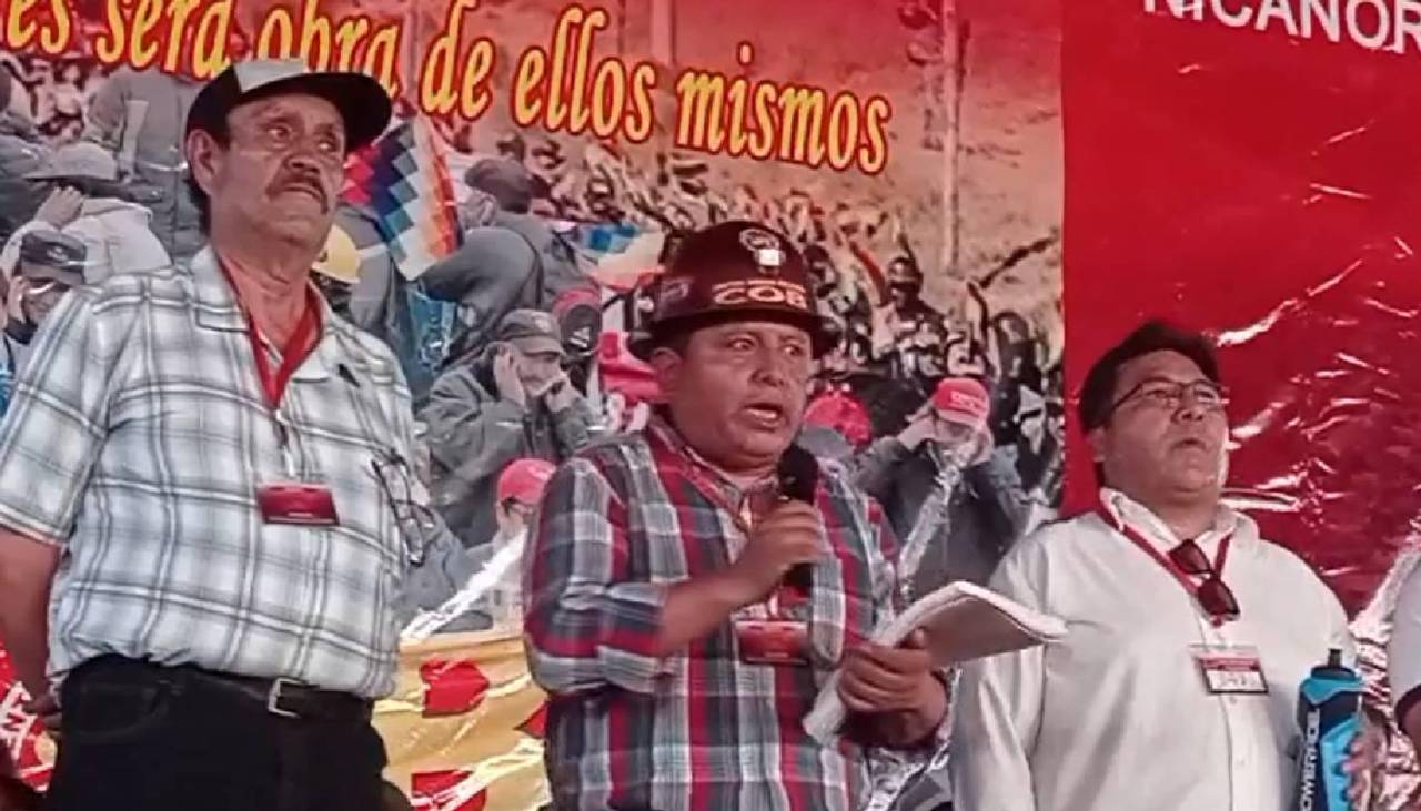 Entre abucheos y aplausos, Juan Carlos Huarachi deja el cargo como máximo dirigente de la COB que mantuvo casi 8 años