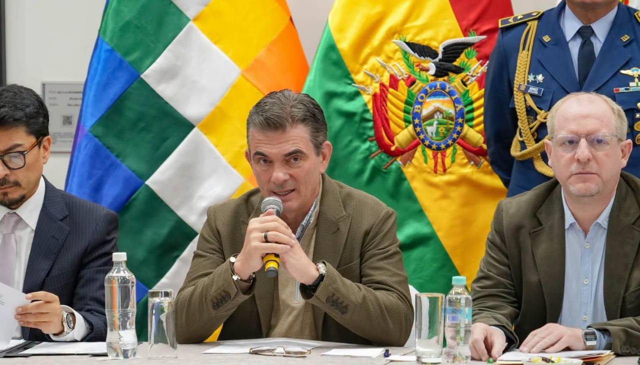 “El Estado es ineficiente, fuera del grado enorme de corrupción” reconoce Paz y respalda propuesta de Velasco de importar diésel