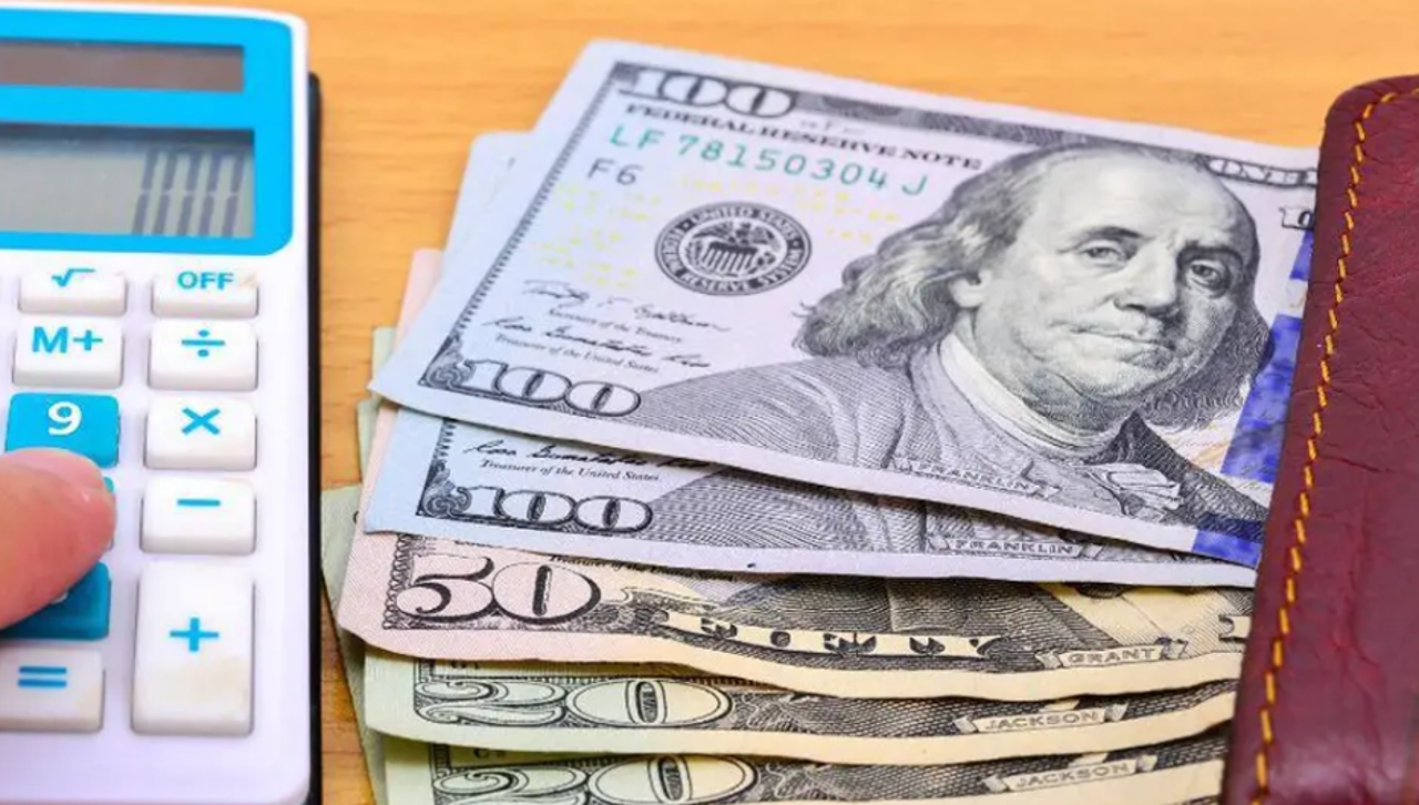 Este viernes el dólar referencial supera los Bs 10 tanto para la venta como para la compra