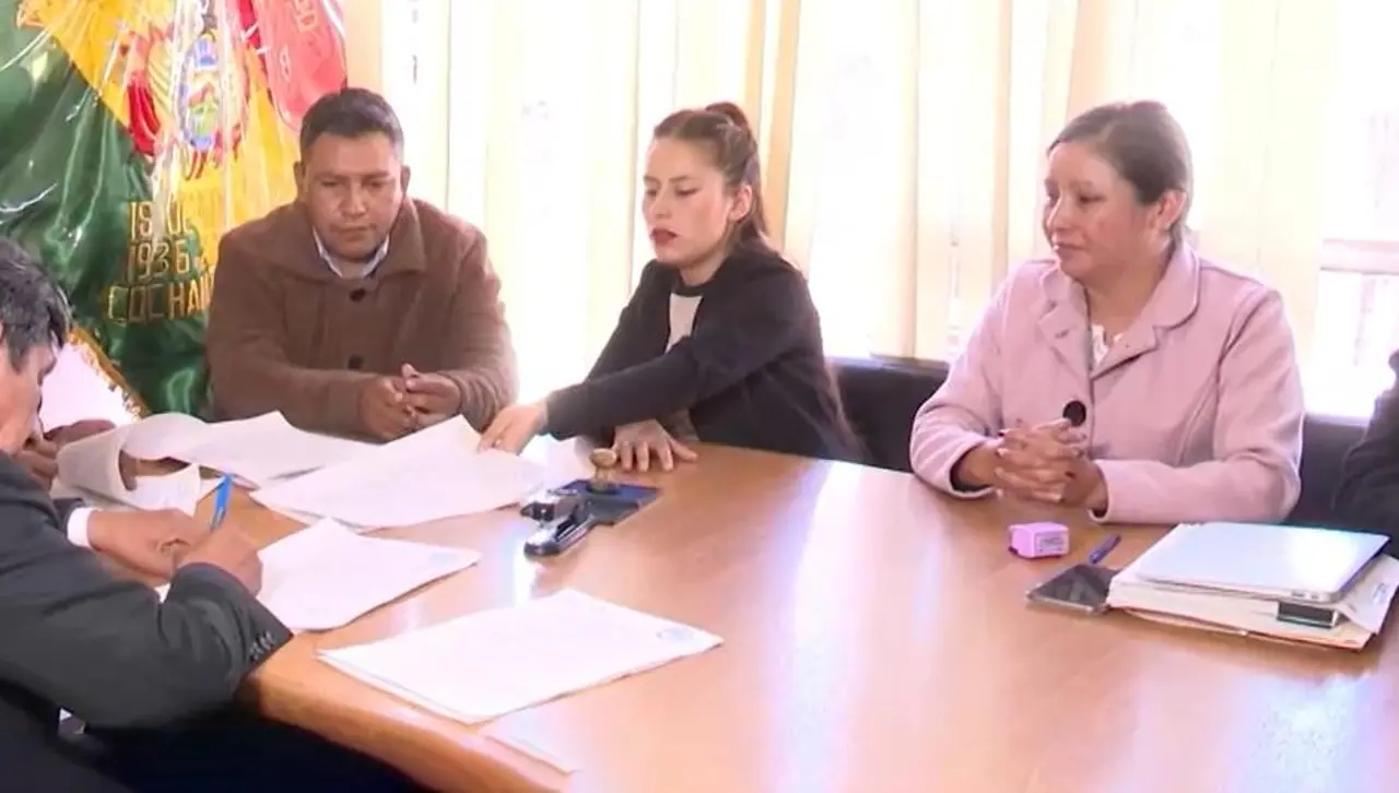 Cuarto intermedio en el paro de trabajadores de salud de Cochabamba ante el compromiso del pago de un bono