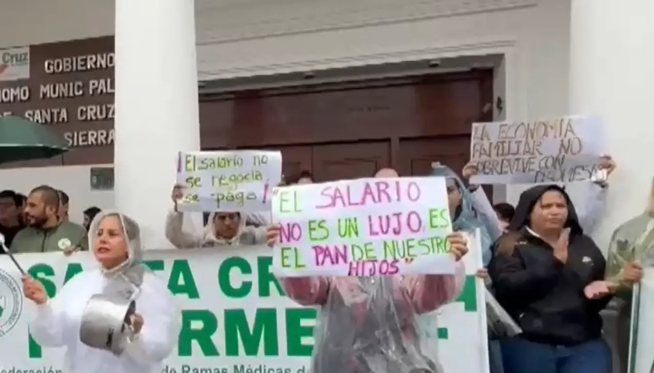 Médicos anuncian paro de 24 horas para este martes en Santa Cruz