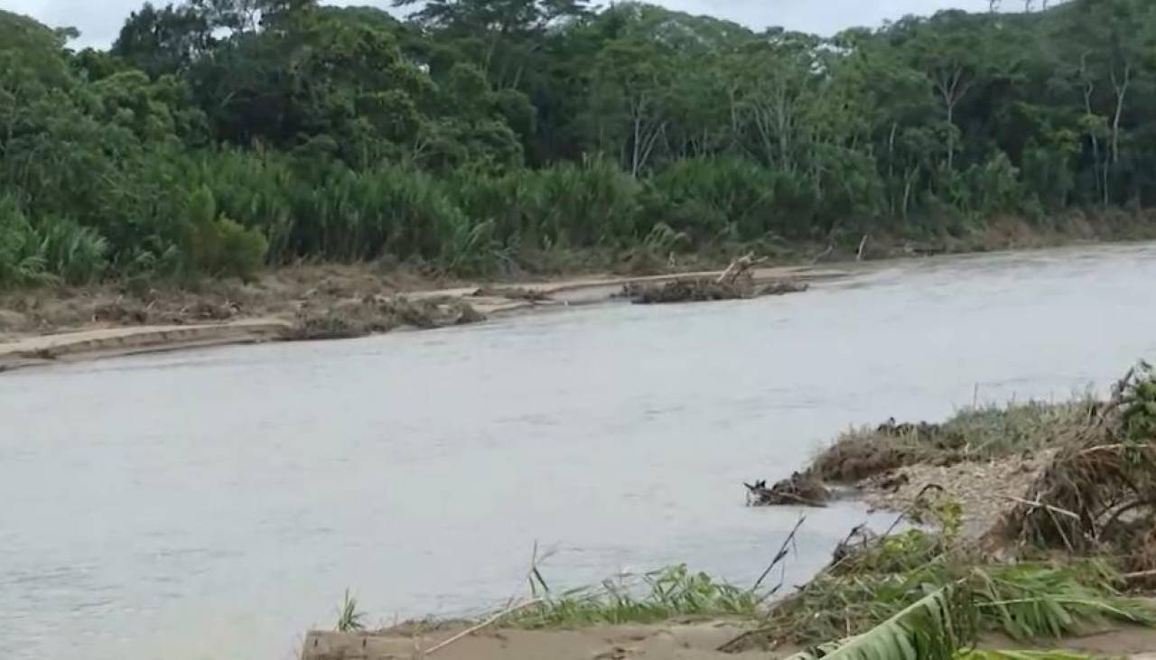 Equipos de rescate se desplazan para buscar a un hombre que cayó al río luego que su bote volcara en Chimoré